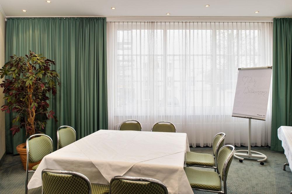Roomingtons Kaiserhof Hotel 4*