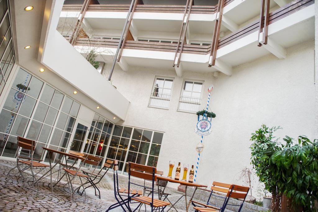 Roomingtons Kaiserhof Hotel